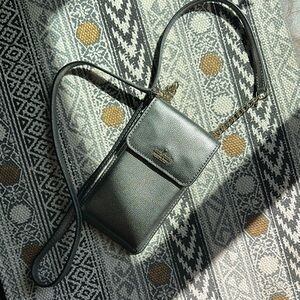 NWOT‎ Kate Spade Metallic Phone + Wallet Sleek and Stylish